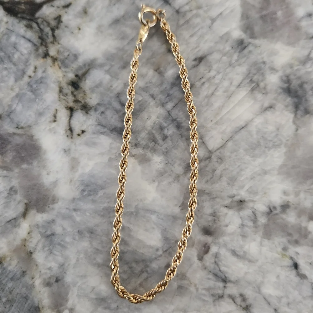 Vintage Trifari dainty chain rope bracelet